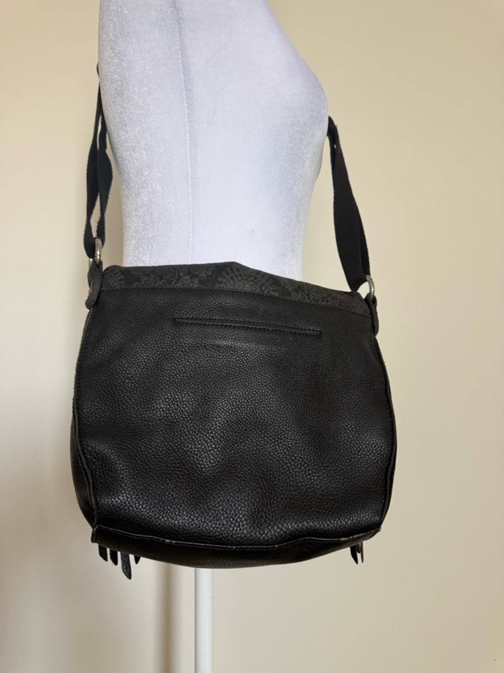 The Sak Black Silverlake Leather Crossbody bag - Picture 3 of 14